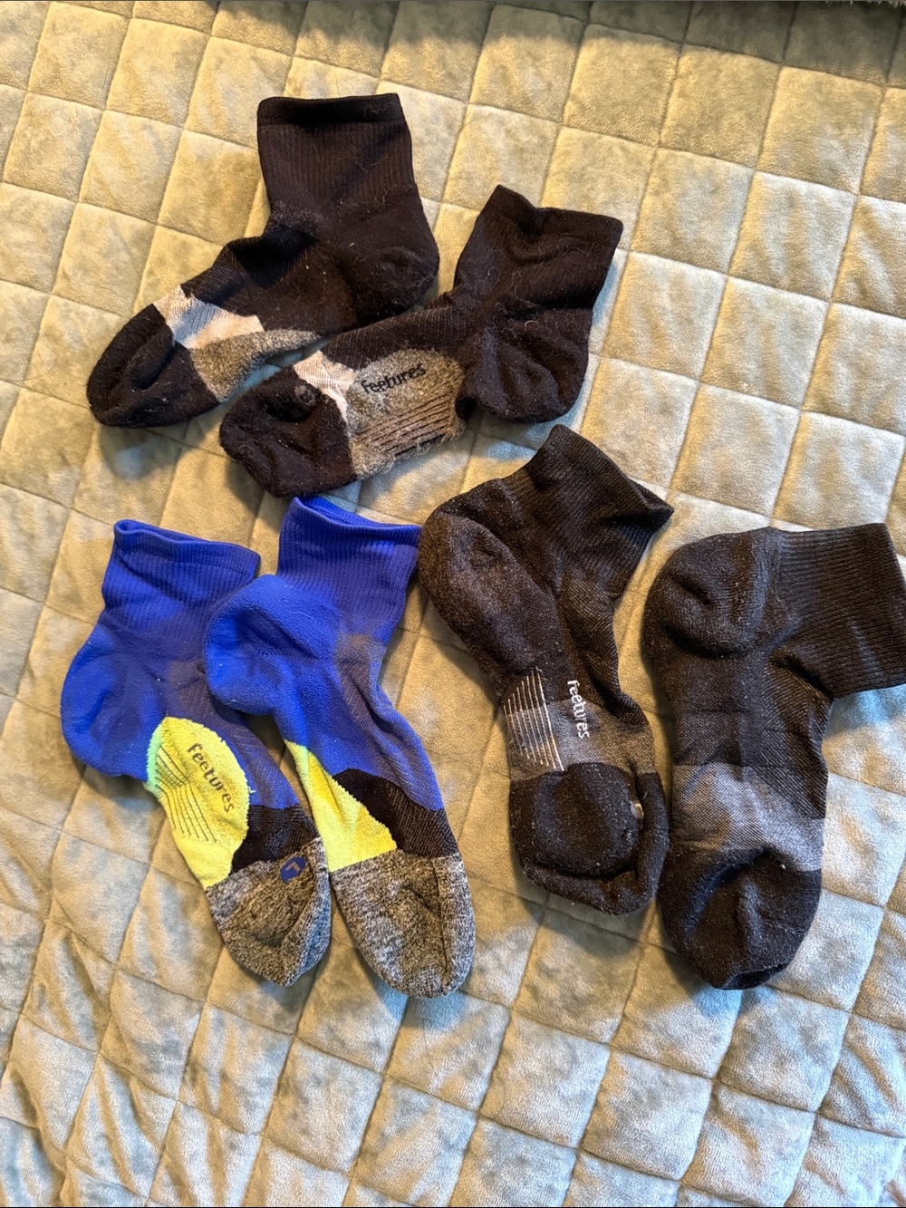 Feetures Quarter Socks Unisex size Medium Athletic Running 3 Pair!